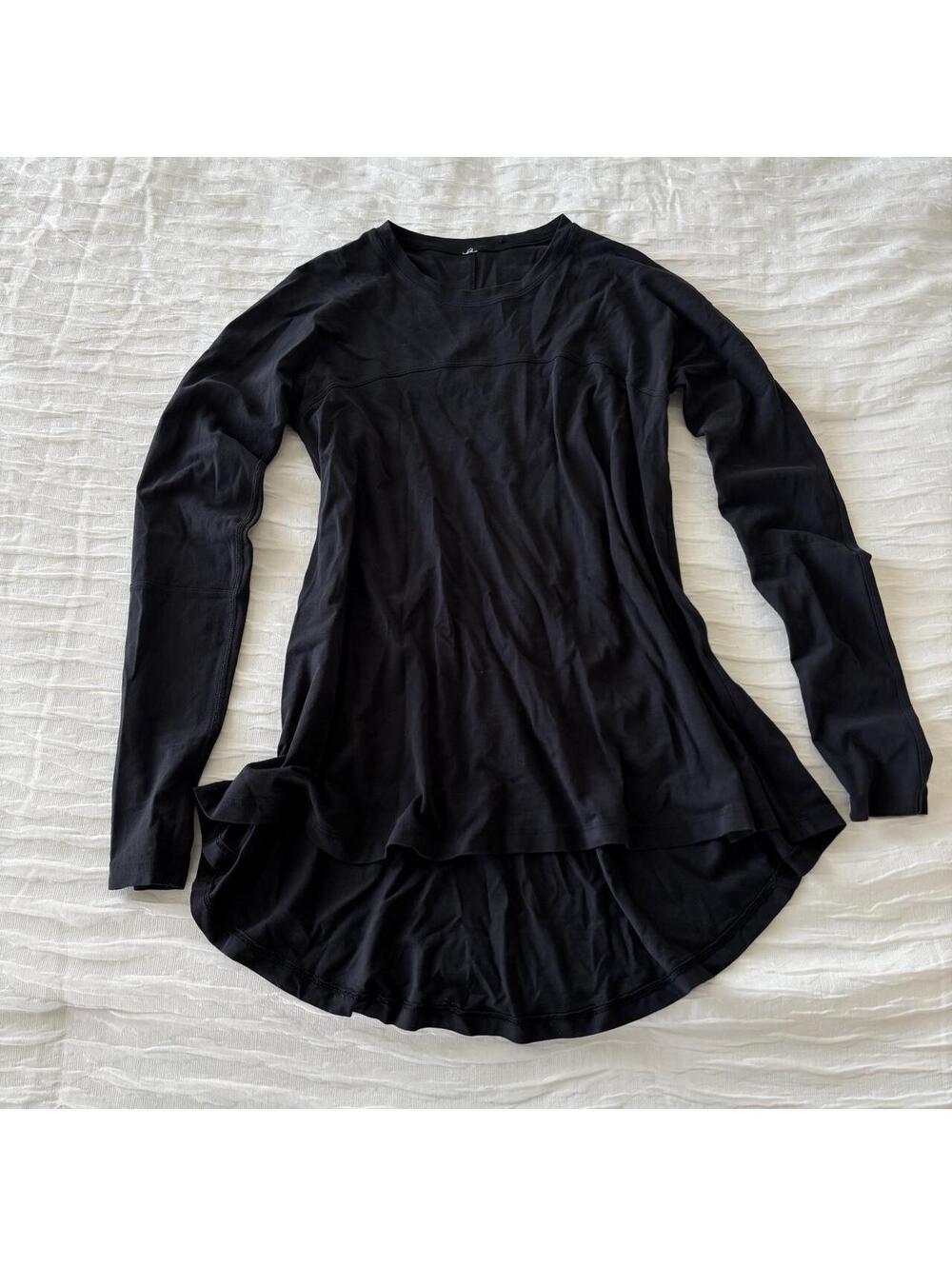 Lululemon Women's Black Shirt